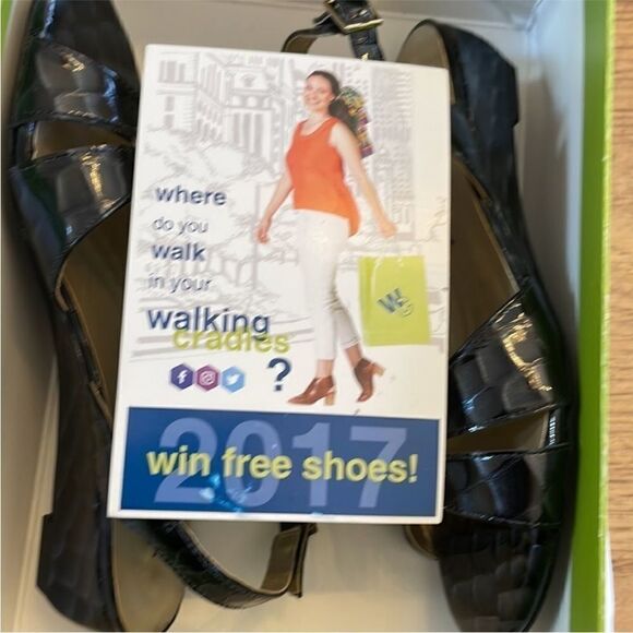 Walking Cradles Navy strappy sandals.   New - Picture 8 of 8